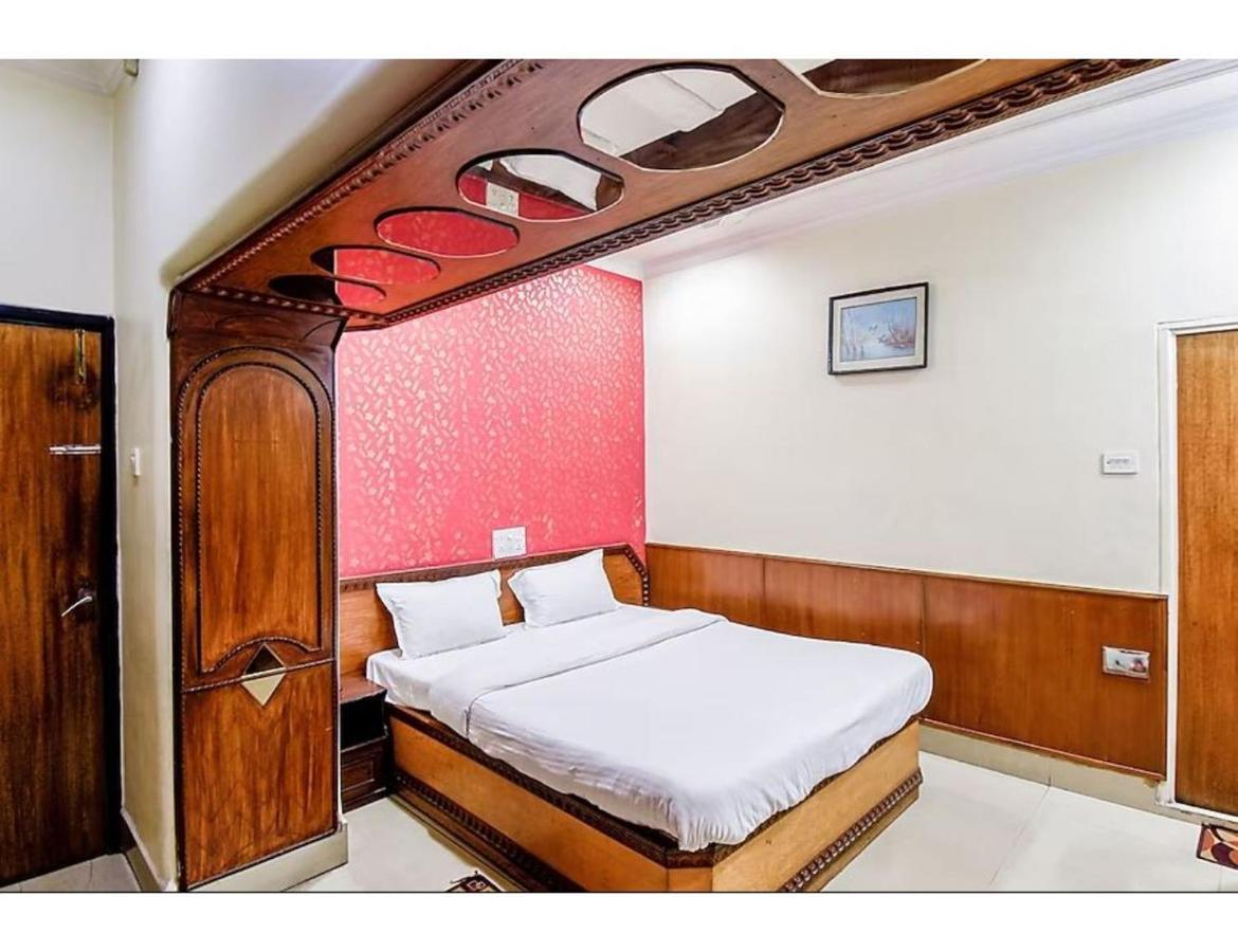 Homestay Heera, *